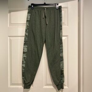Splendid jogger pants Camo print small